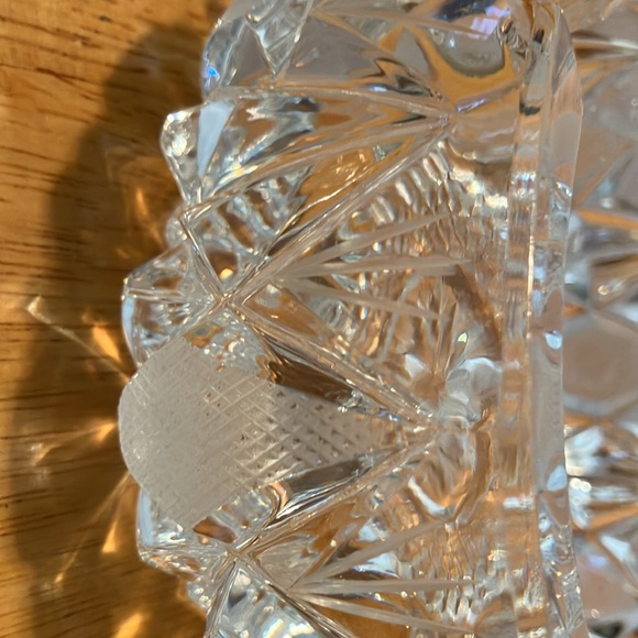 Beautiful n heavy weight American crystal with frosted diamonds. Perfect - Picture 3 of 10